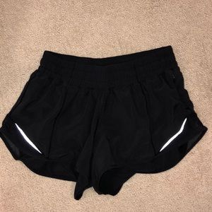 black lululemon shorts